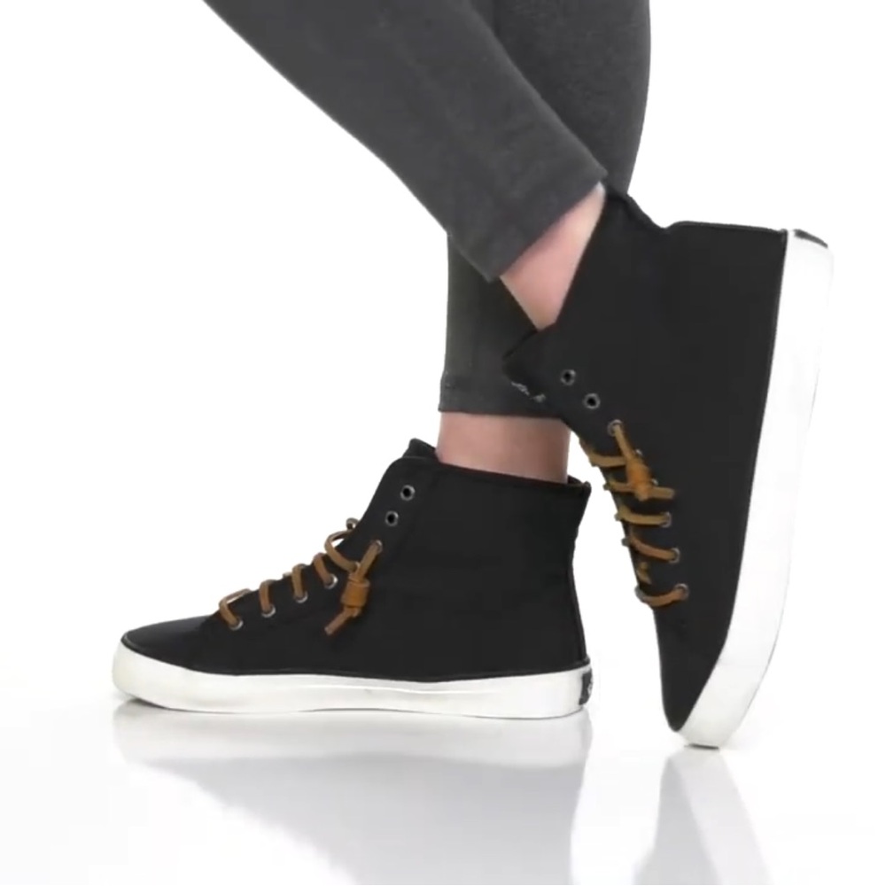 NWOB Sperry Women's Crest SeaCycled
High Top Sneakers